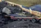 Trafic blocat pe pe DN 7, în județul Vâlcea. Un șofer este grav rănit, după ce camionul său a aterizat într-un șanț